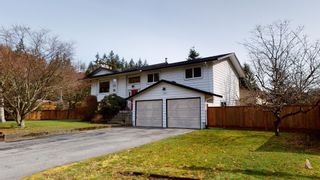 Photo 1: 38240 MYRTLEWOOD Crescent in Squamish: Valleycliffe House for sale in "Valleycliffe" : MLS®# R2669049