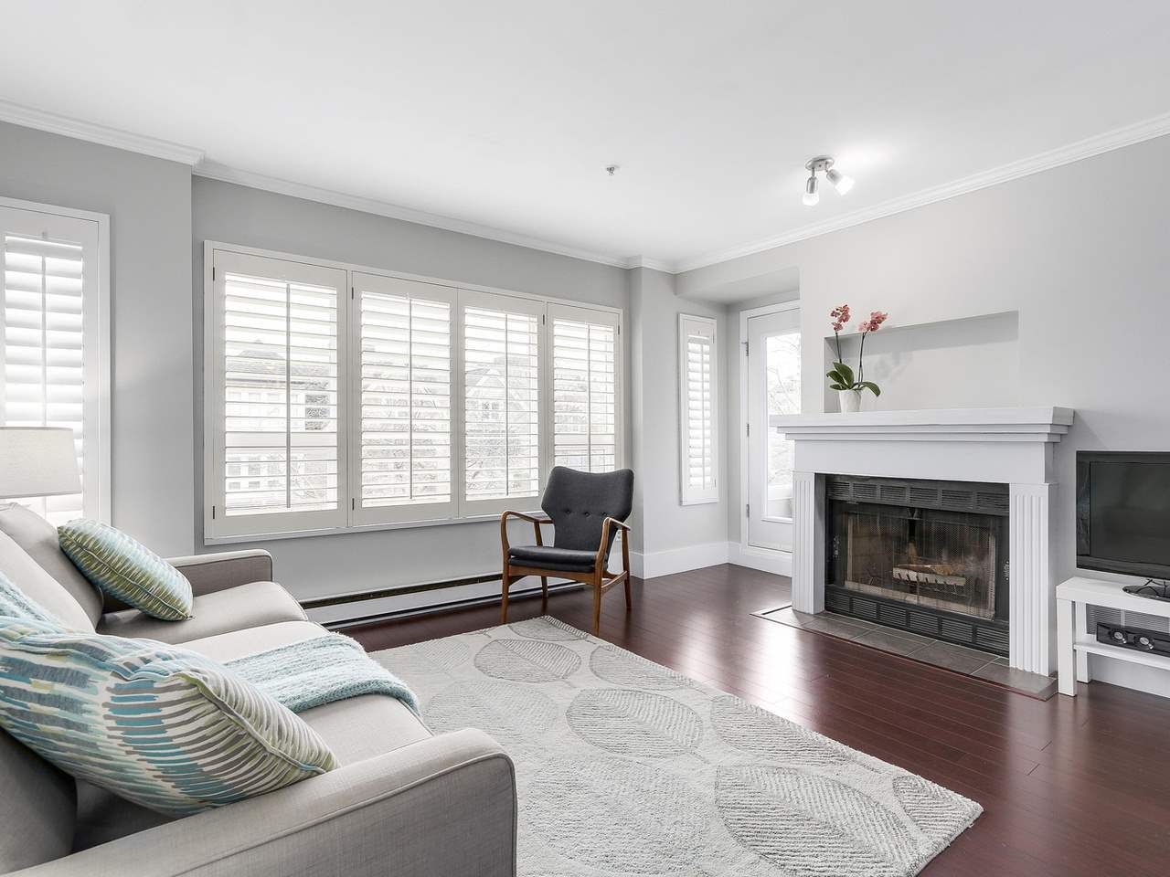 Main Photo: 302 2110 YORK Avenue in Vancouver: Kitsilano Condo for sale in "New York on York" (Vancouver West)  : MLS®# R2149623