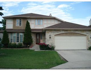 Photo 1: 148 KIRKBRIDGE Drive in WINNIPEG: Fort Garry / Whyte Ridge / St Norbert Residential for sale (South Winnipeg)  : MLS®# 2803157