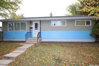 Photo 1: 825 East Centre in Saskatoon: Eastview SA Residential for sale : MLS®# SK870777