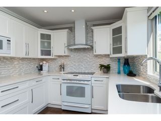 Photo 6: 15564 VISTA Drive: White Rock House for sale in "Vista Hills" (South Surrey White Rock)  : MLS®# R2407067