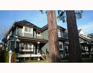 Photo 2: 3115 SUNNYHURST RD in North Vancouver: Condo for sale : MLS®# V753747