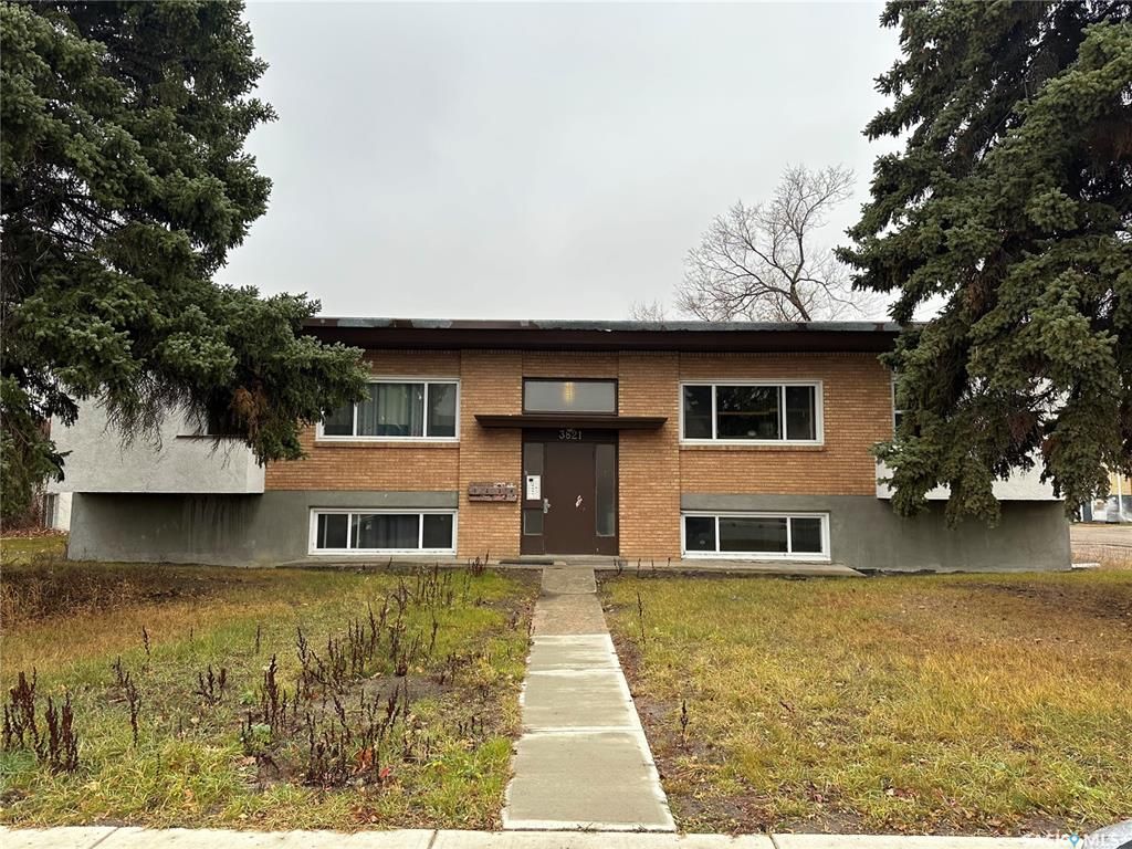 Main Photo: 3821 Princess Drive in Regina: River Heights RG Residential for sale : MLS®# SK951900
