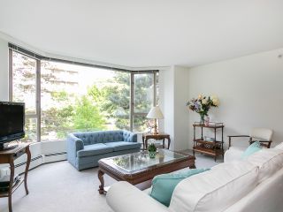 Photo 2: 202 2108 W 38TH Avenue in Vancouver: Kerrisdale Condo for sale in "The Wilshire" (Vancouver West)  : MLS®# R2282081