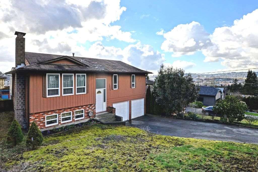 Main Photo: 1958 WILTSHIRE Avenue in Coquitlam: Cape Horn House for sale : MLS®# R2037803