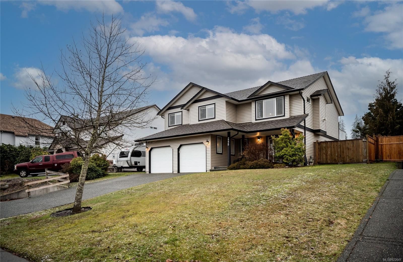 Main Photo: 2220 Joanne Dr in Campbell River: CR Willow Point House for sale : MLS®# 922641