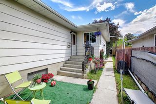 Photo 2: 3224 14 Street NW in Calgary: Rosemont Duplex for sale : MLS®# A1123509