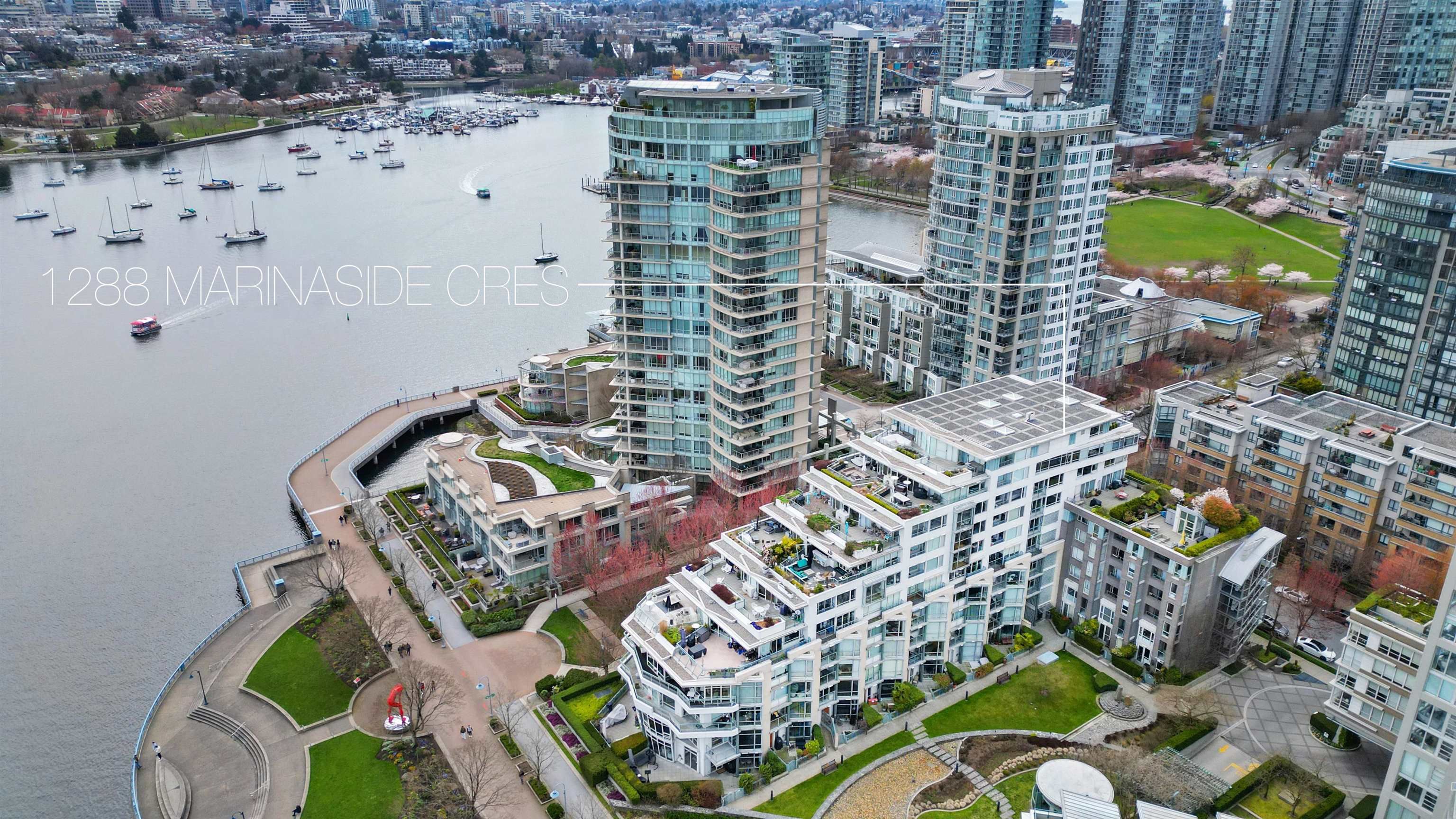 Main Photo: 906 1288 MARINASIDE Crescent in Vancouver: Yaletown Condo for sale (Vancouver West)  : MLS®# R2770374