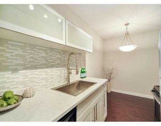 Photo 10: 204 630 CLARKE Road in Coquitlam: Coquitlam West Condo for sale in "KING CHARLES COURT" : MLS®# V1054989