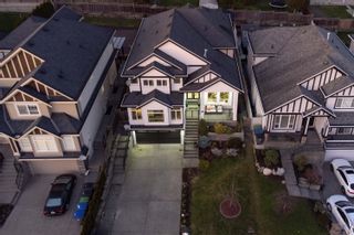 Photo 3: 18913 54A Avenue in Surrey: Cloverdale BC House for sale (Cloverdale)  : MLS®# R2785252