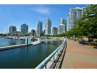Photo 2: # 3708 1033 MARINASIDE CR in Vancouver: Yaletown Condo for sale (Vancouver West)  : MLS®# V1116535