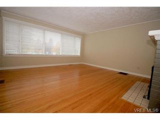 Photo 2: 3167 Glasgow St in VICTORIA: Vi Mayfair House for sale (Victoria)  : MLS®# 715614