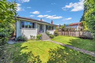 Main Photo: 442 W 23RD Street in North Vancouver: Central Lonsdale House for sale : MLS®# R2884563