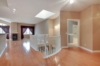 Photo 3: 212 SIMCOE Place SW in Calgary: Signal Hill Semi Detached for sale : MLS®# C4293353