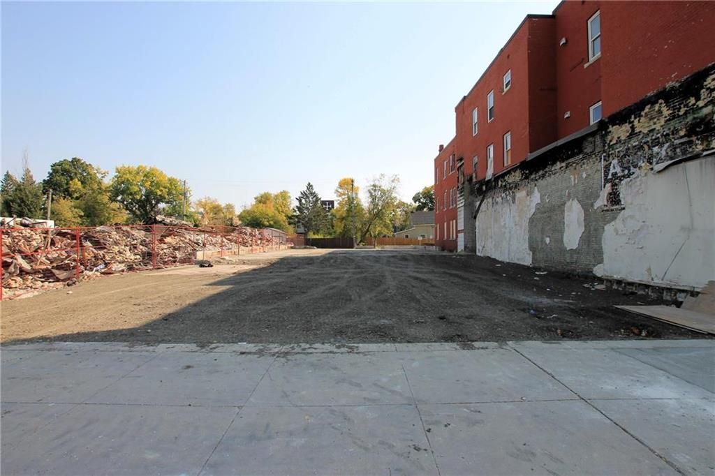 Main Photo: 835 Main Street in Winnipeg: North End Industrial / Commercial / Investment for sale (4A)  : MLS®# 202400516