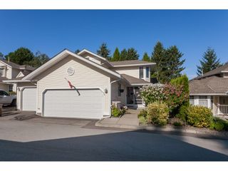 Photo 1: 29 8737 212 Street in Langley: Walnut Grove Townhouse for sale in "Chartwell Green" : MLS®# R2482959