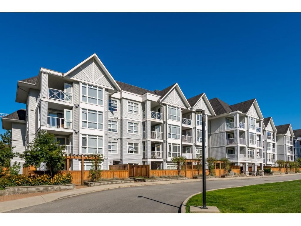 Main Photo: 304 3142 ST JOHNS STREET in : Port Moody Centre Condo for sale : MLS®# R2503610