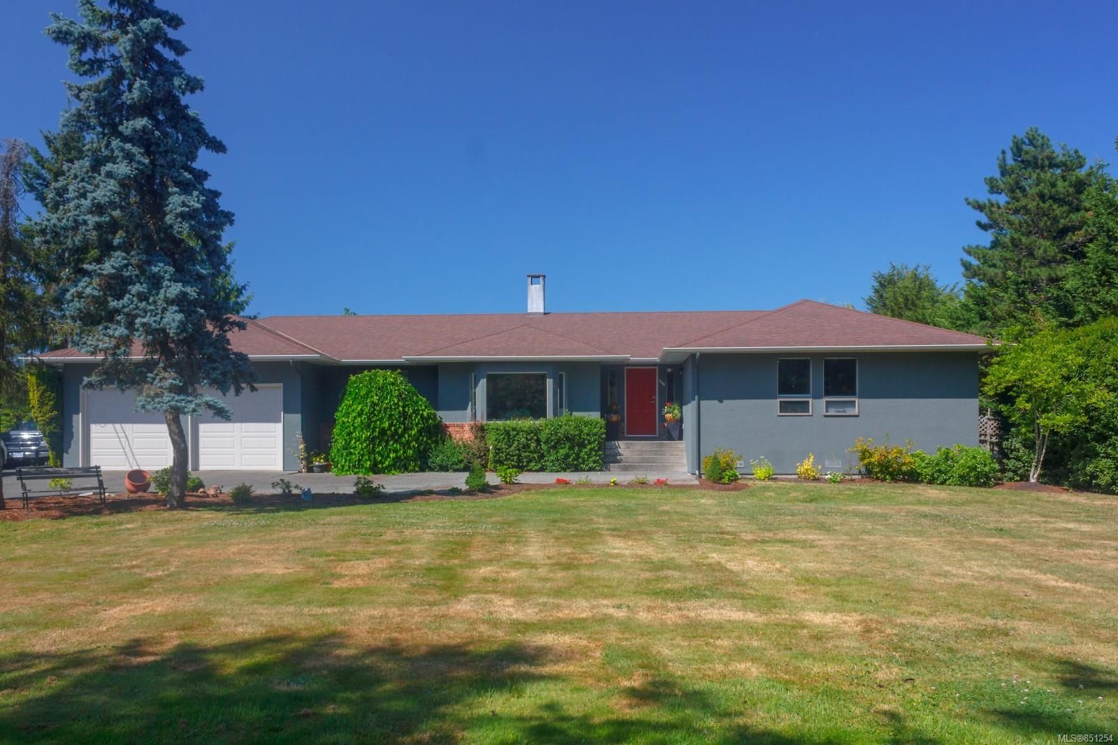 Main Photo: 1546 Keating Cross Rd in Central Saanich: CS Keating House for sale : MLS®# 851254