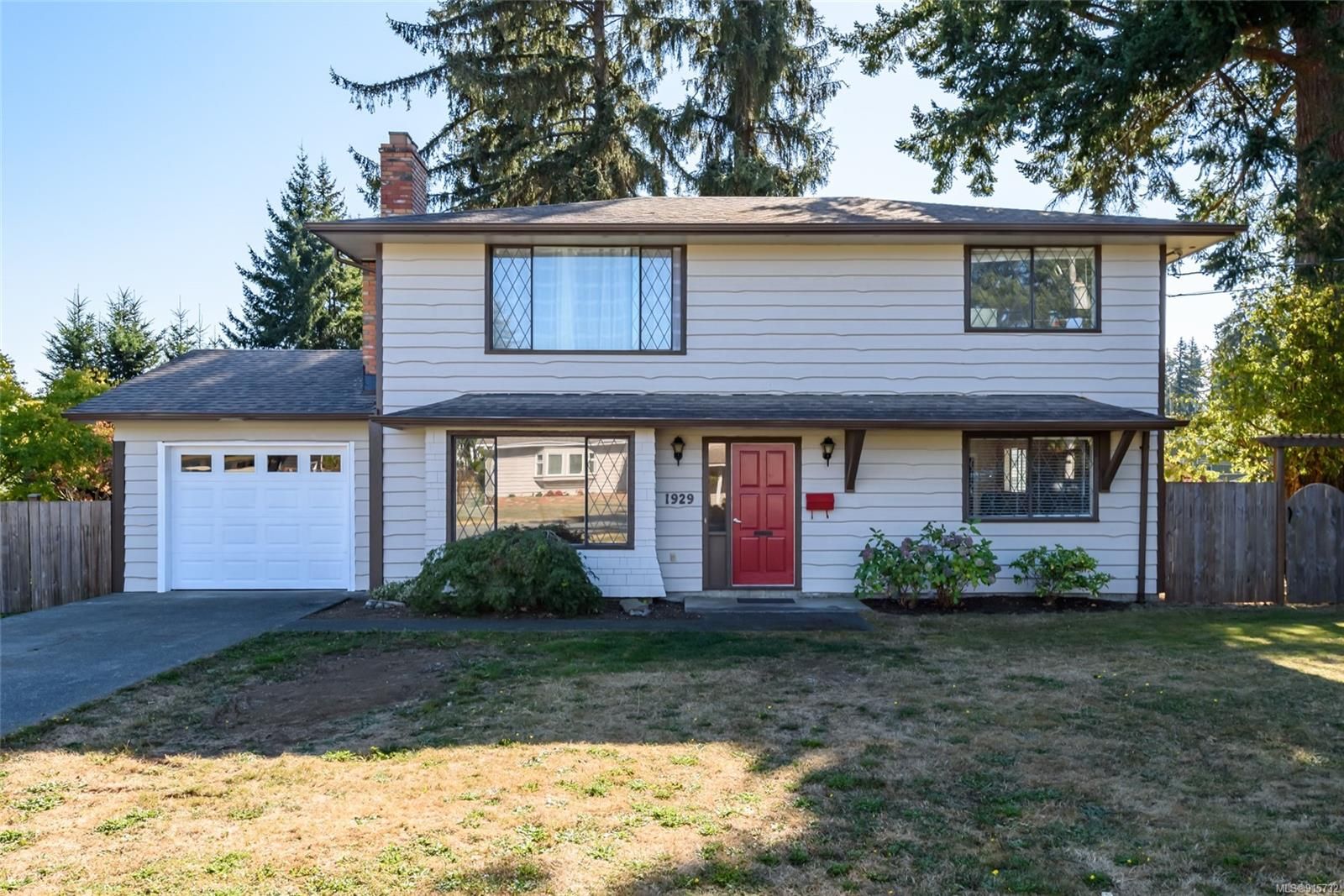 Main Photo: 1929 Holly Pl in Comox: CV Comox (Town of) House for sale (Comox Valley)  : MLS®# 915732