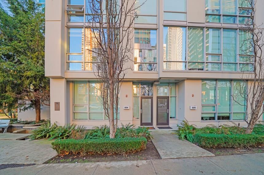 Main Photo: 804 PACIFIC Street in Vancouver: Yaletown Condo for sale in "The Pomaria" (Vancouver West)  : MLS®# R2647062