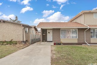 Photo 1: 66 Carleton Drive in Saskatoon: West College Park Residential for sale : MLS®# SK927202