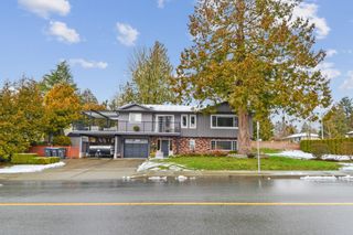 Photo 1: 17119 FRIESIAN DR. Drive in Surrey: Cloverdale BC House for sale (Cloverdale)  : MLS®# R2755816