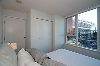 Photo 11: 801 33 SMITHE Street in Vancouver: Yaletown Condo for sale in "COOPERS LOOKOUT" (Vancouver West)  : MLS®# R2448170