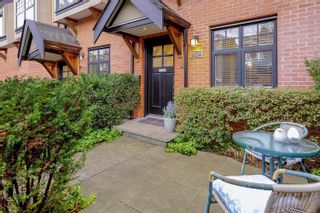 Main Photo: 958 W 15TH Avenue in Vancouver: Fairview VW Townhouse for sale in "The Classix" (Vancouver West)  : MLS®# R2878322