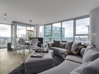 Photo 3: PH 3001 131 REGIMENT Square in Vancouver: Downtown VW Condo for sale (Vancouver West)  : MLS®# R2119062