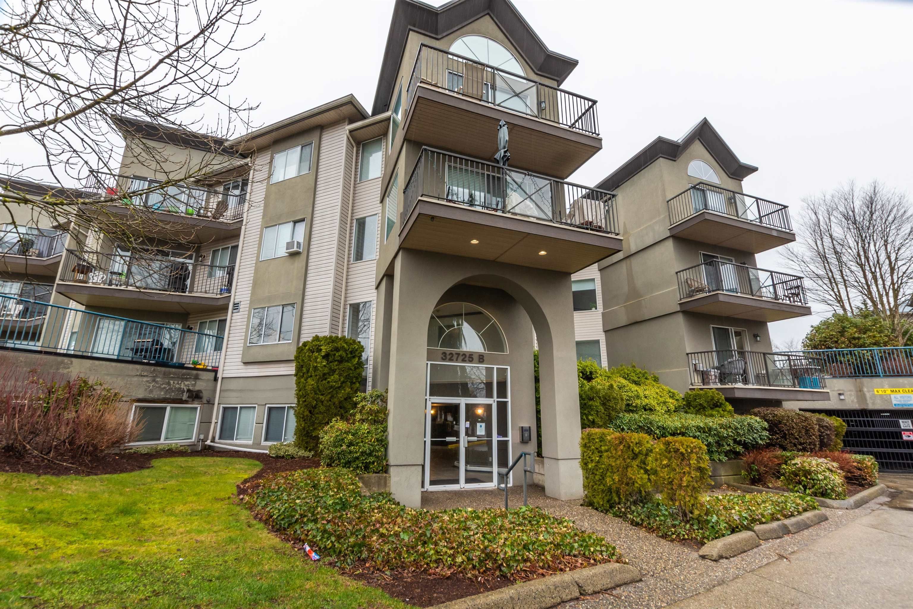 Main Photo: 318 32725 GEORGE FERGUSON Way in Abbotsford: Abbotsford West Condo for sale in "Uptown" : MLS®# R2658641