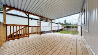 Photo 2: 46 21163 LOUGHEED Highway in Maple Ridge: Southwest Maple Ridge Manufactured Home for sale in "VAL MARIA" : MLS®# R2770032