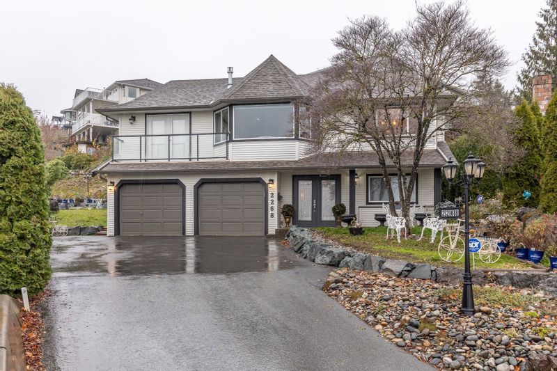 FEATURED LISTING: 2268 MOUNTAIN Drive Abbotsford