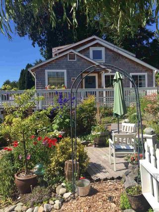 Photo 1: 637 BEACH Avenue in Gibsons: Gibsons & Area House for sale in "HERITAGE HILLS" (Sunshine Coast)  : MLS®# R2081906