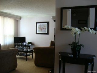 Photo 3: 451 MELBOURNE Avenue in WINNIPEG: East Kildonan Residential for sale (North East Winnipeg)  : MLS®# 1403957