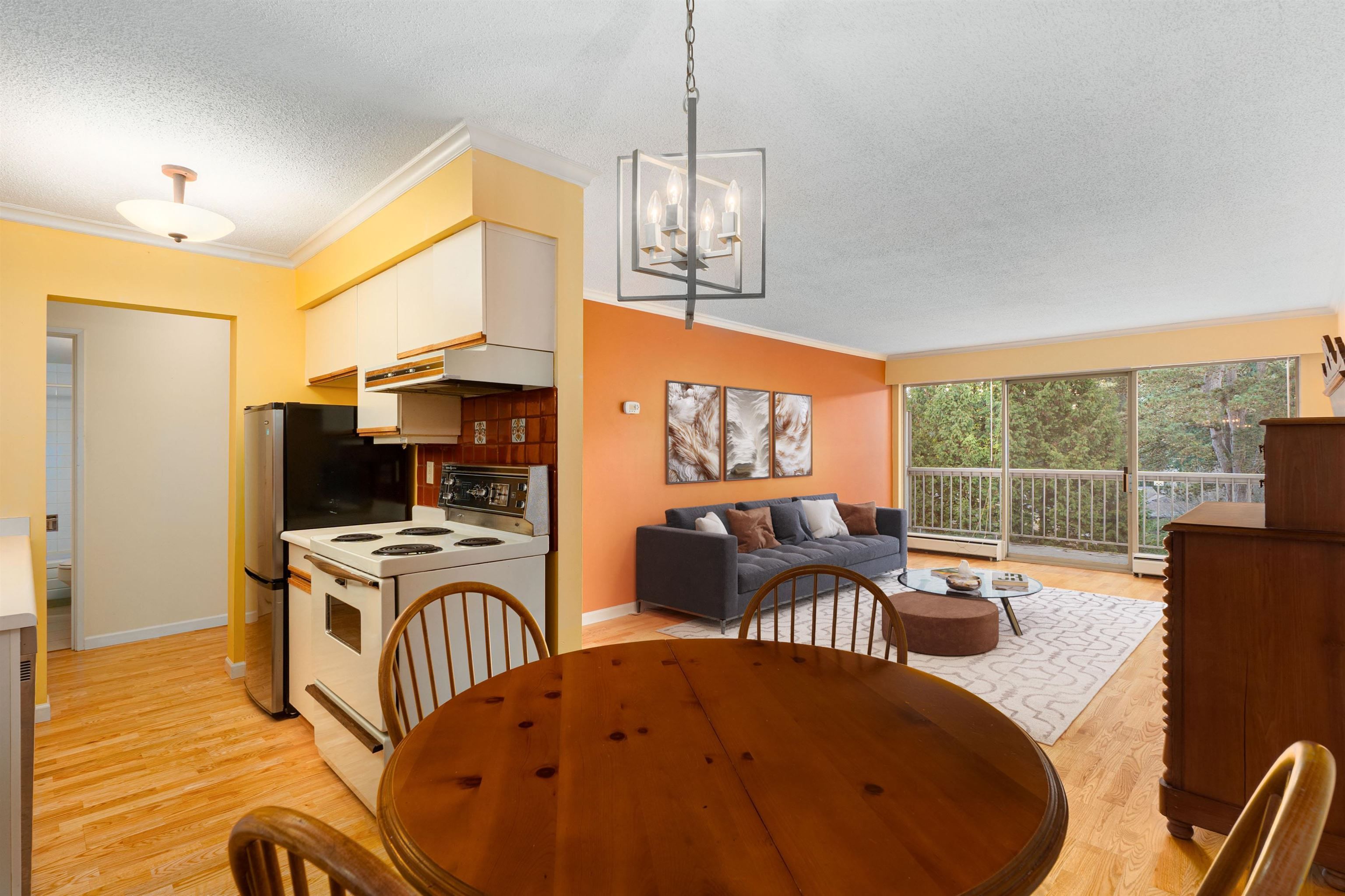 1234 235  KEITH Road, West Vancouver