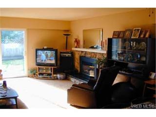 Photo 2: 192 Atkins Rd in VICTORIA: VR Six Mile Half Duplex for sale (View Royal)  : MLS®# 278375