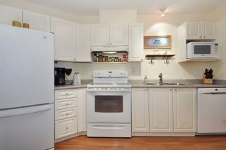 Photo 7: 211 2551 PARKVIEW Lane in Port Coquitlam: Central Pt Coquitlam Condo for sale : MLS®# R2133459