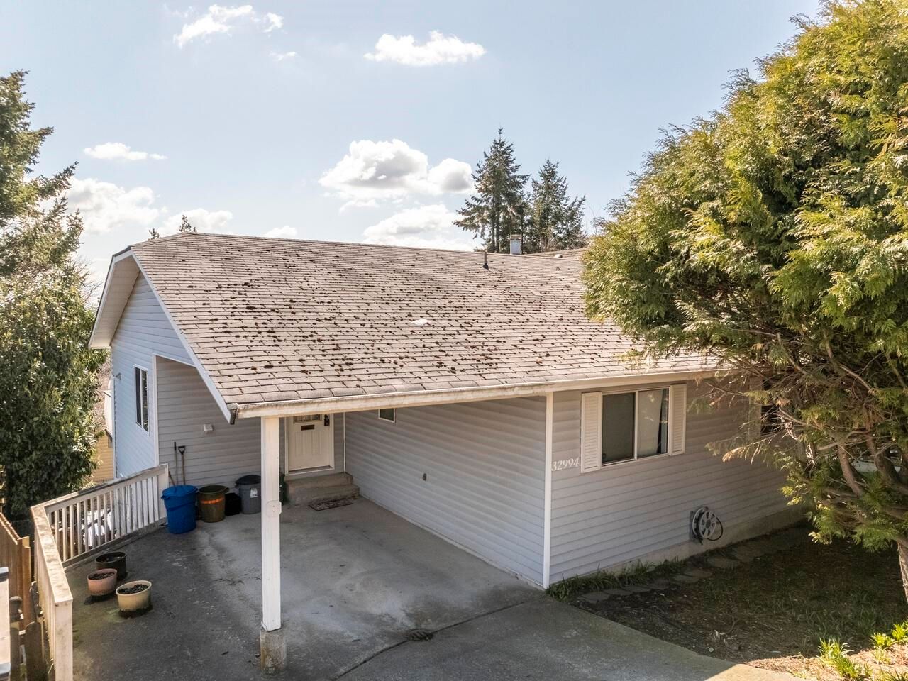 Main Photo: 32994 3RD Avenue in Mission: Mission BC House for sale : MLS®# R2768715
