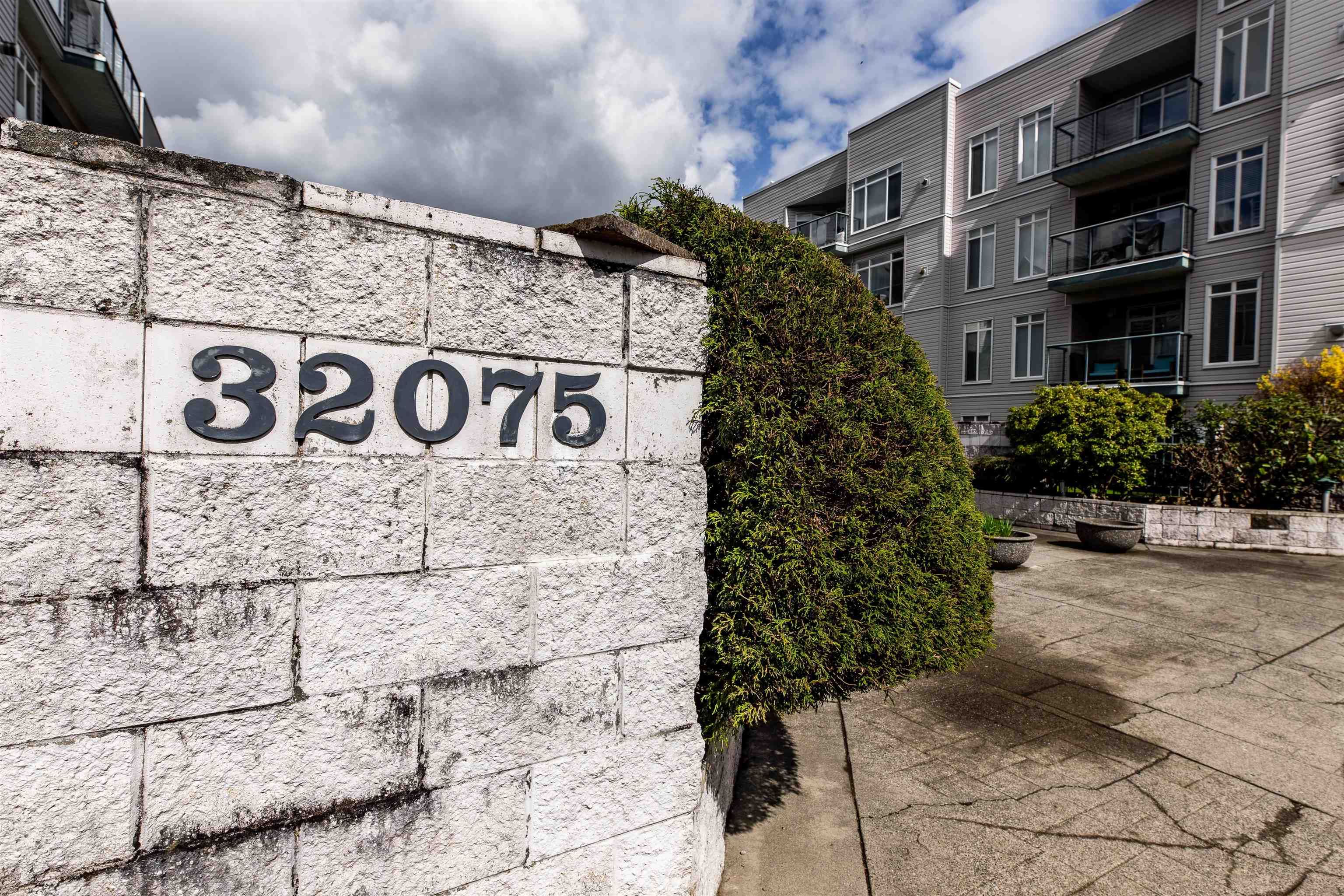 Main Photo: 402 32075 GEORGE FERGUSON Way in Abbotsford: Abbotsford West Condo for sale in "ARBOUR COURT" : MLS®# R2673511