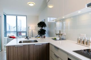 Photo 2: 2603 1308 HORNBY STREET in Vancouver: Home for sale : MLS®# R2008072