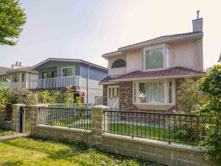 Photo 1: 3608 NAPIER Street in Vancouver: Renfrew VE House for sale (Vancouver East)  : MLS®# R2498408