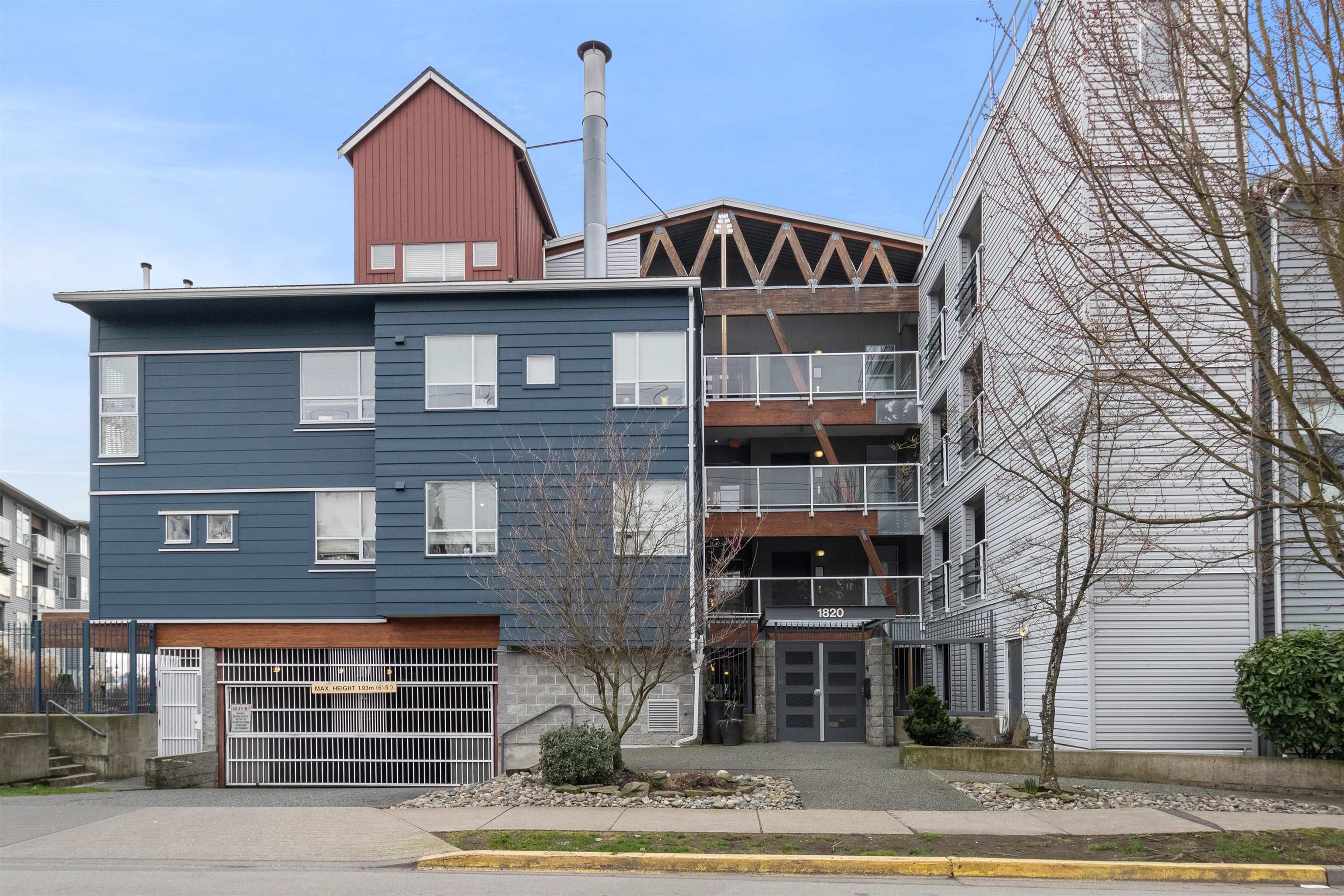Main Photo: 304 1820 E KENT AVENUE SOUTH Avenue in Vancouver: South Marine Condo for sale in "Pilot House at Tugboat Landing" (Vancouver East)  : MLS®# R2656569