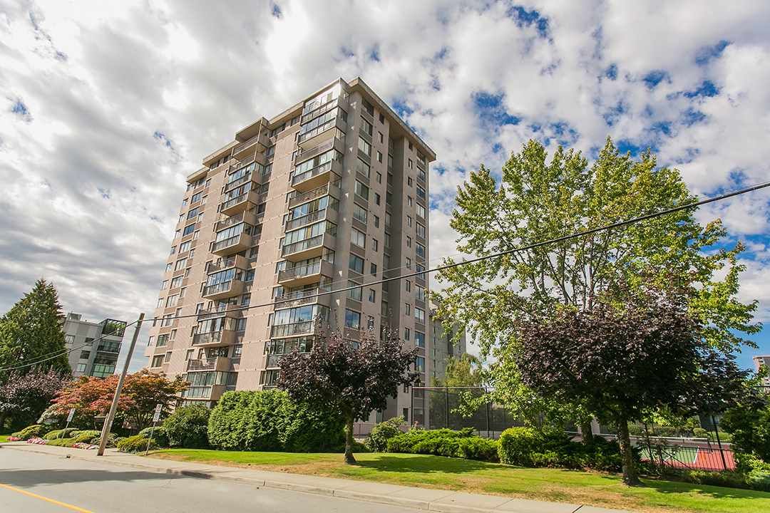 Main Photo: 1104 555 13TH STREET in West Vancouver: Ambleside Condo for sale : MLS®# R2222170