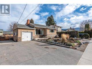 Main Photo: 493 Scott Avenue in Penticton: House for sale : MLS®# 10305419