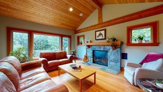 Photo 4: 850 CHAMBERLIN Road in Gibsons: Gibsons & Area House for sale (Sunshine Coast)  : MLS®# R2692060