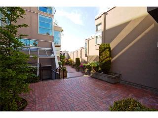Photo 10: 2227 OAK Street in Vancouver: Fairview VW Townhouse for sale in "THE SIXTH ESTATE" (Vancouver West)  : MLS®# V849884