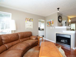 Photo 3: 4 300 Six Mile Rd in VICTORIA: VR Six Mile Row/Townhouse for sale (View Royal)  : MLS®# 796701