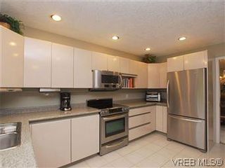 Photo 7: 1028 Adeline Pl in VICTORIA: SE Broadmead House for sale (Saanich East)  : MLS®# 573085