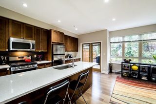 Photo 2: 3340 MT SEYMOUR Parkway in North Vancouver: Northlands Townhouse for sale in "NORTHLANDS TERRACE" : MLS®# R2150041