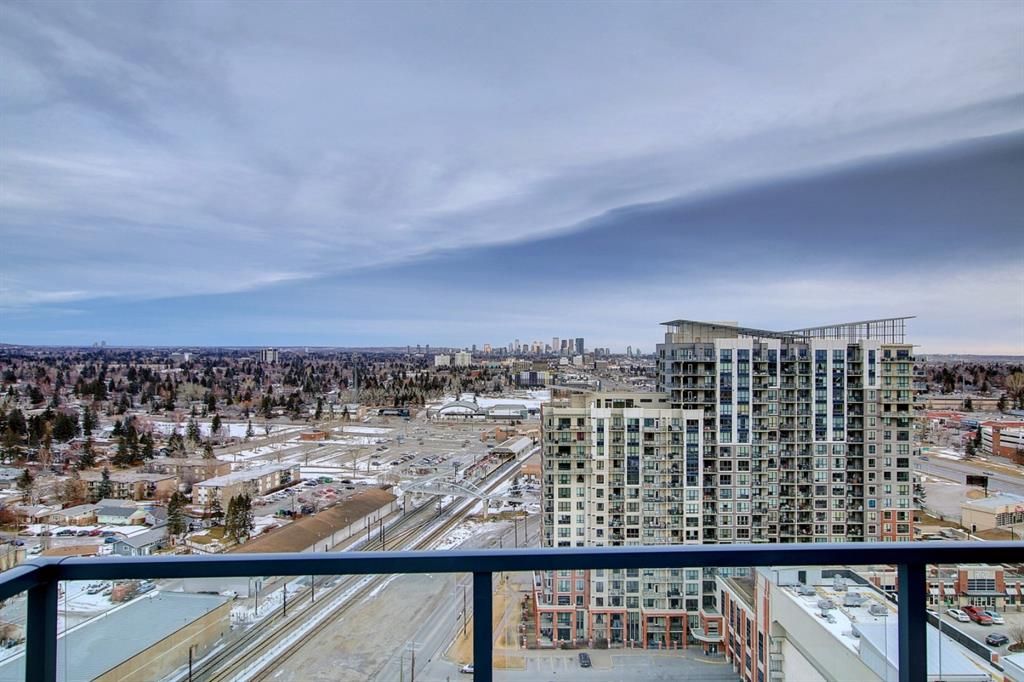 Main Photo: 2111 8880 Horton Road SW in Calgary: Haysboro Apartment for sale : MLS®# A1175537